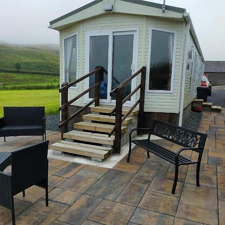 Slieve Croob Cosy Caravan Finnis Exterior foto